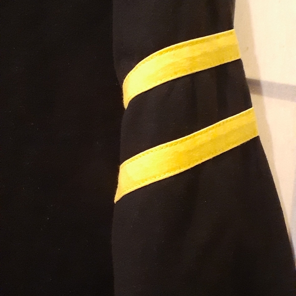 Harry Potter Hogwarts School Crest Black Long Sleeve Pullover size S - Picture 4 of 6